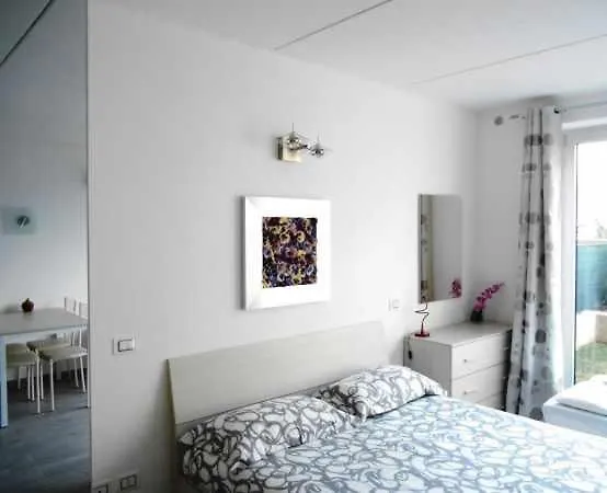 Direttamente Al Lago Apartments マローネ