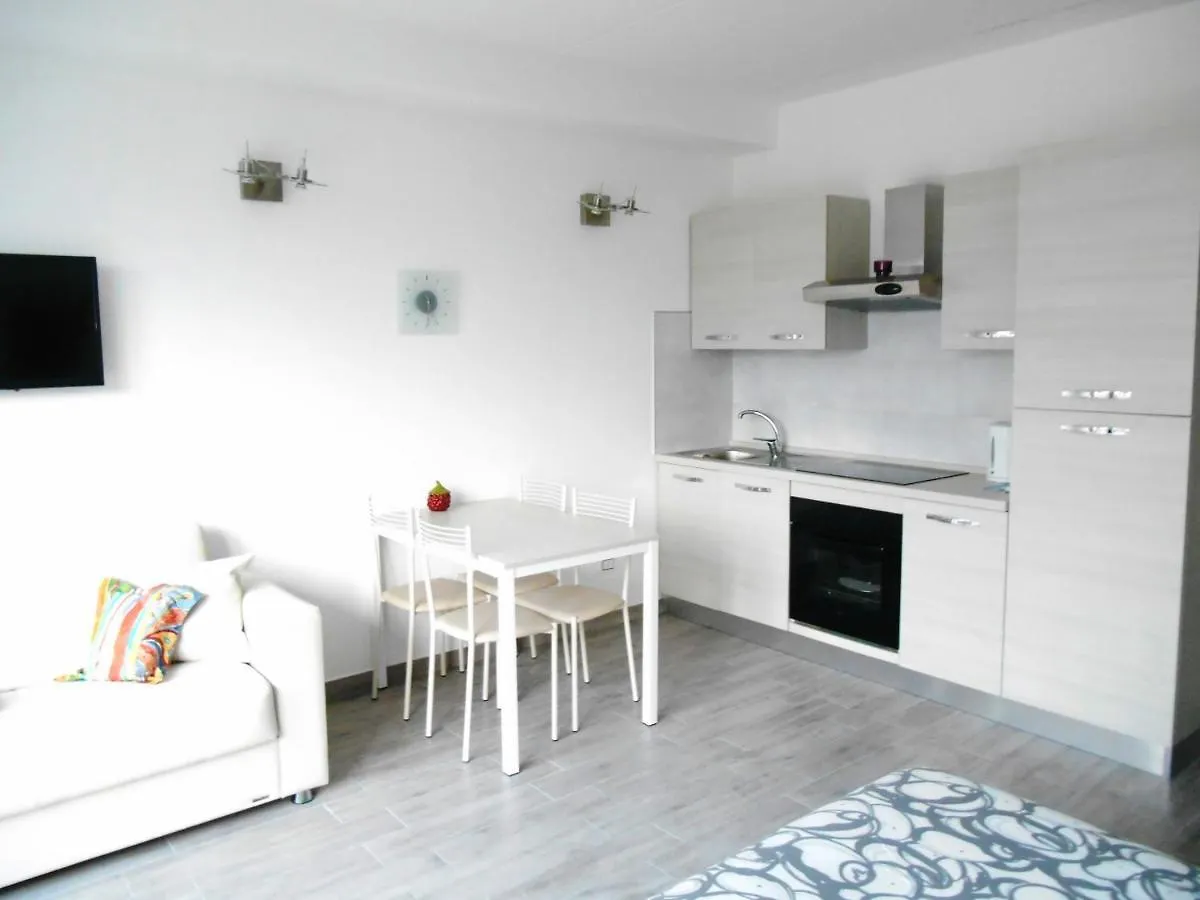 Direttamente Al Lago Apartments Marone