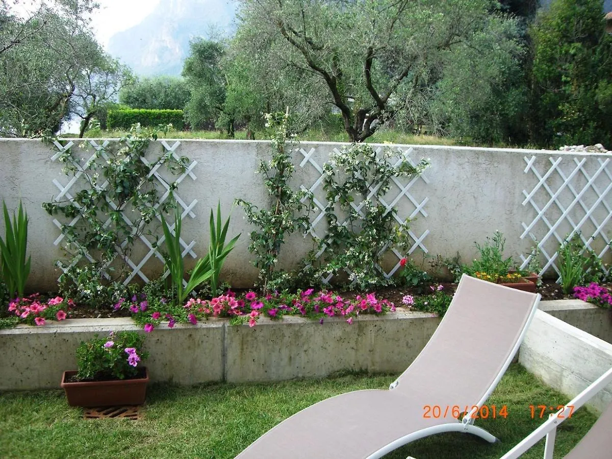 Direttamente Al Lago Apartments Marone