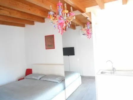 Direttamente Al Lago Apartments マローネ 0*,