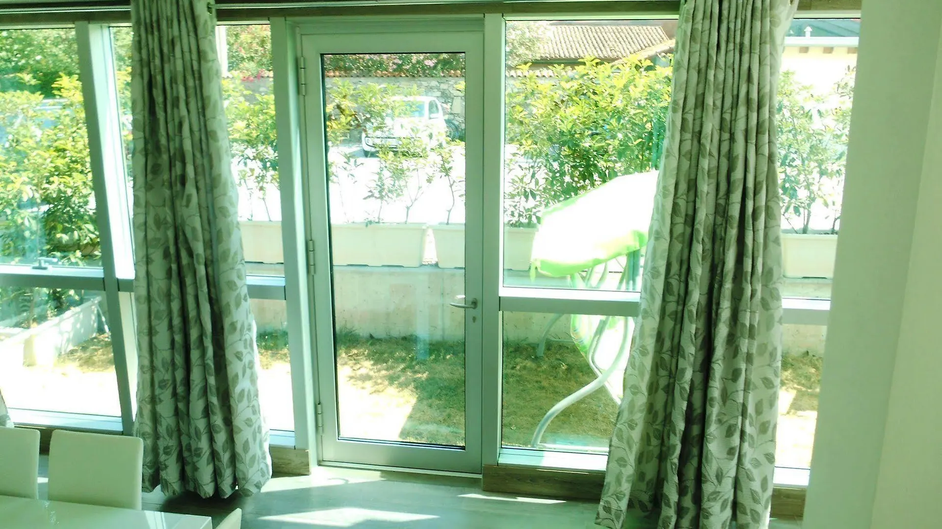 Direttamente Al Lago Apartments マローネ