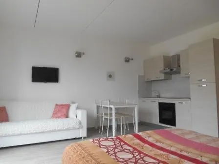 Direttamente Al Lago Apartments Marone